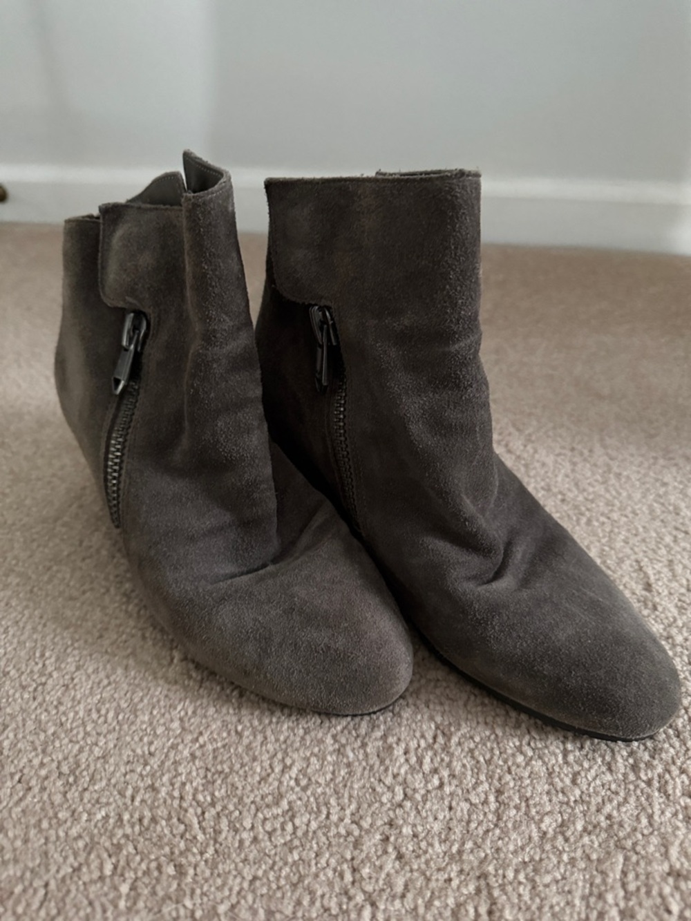 Women’s Suede Ankle Boots in Dark Grey